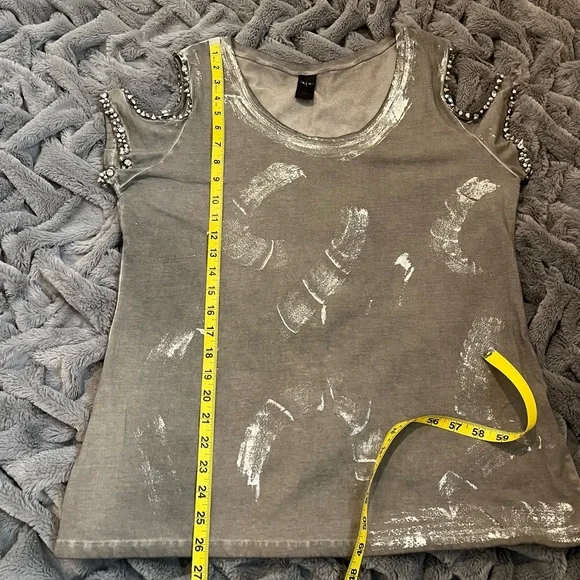Stylish Gray Cold Shoulder Embellished Sleeve Top Size Large - Picture 12 of 12